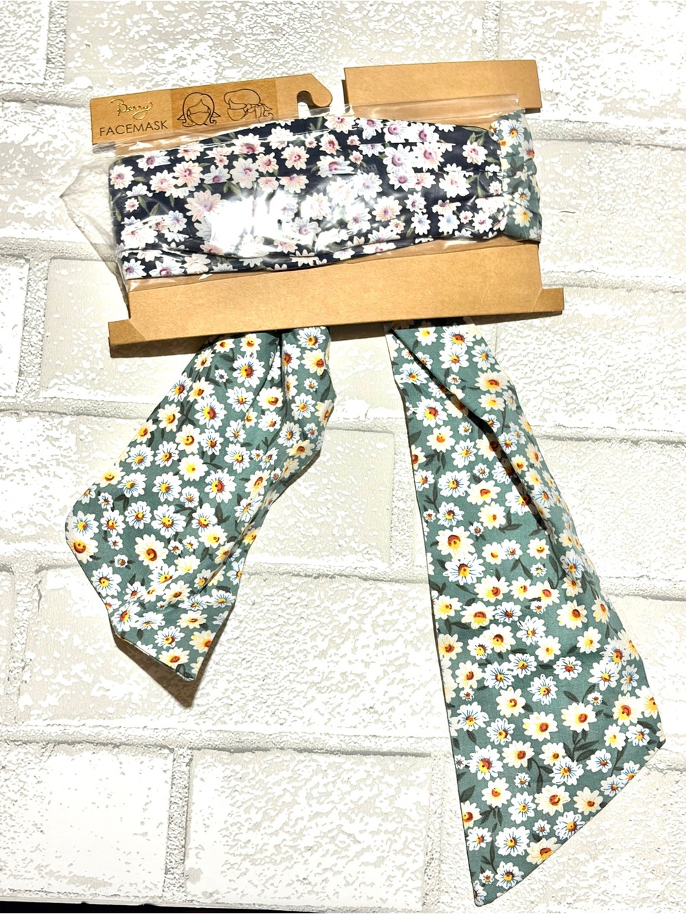 Berry 2-in-1 Floral Green Hair Bow Navy Blue Face Mask with Daisies NEW